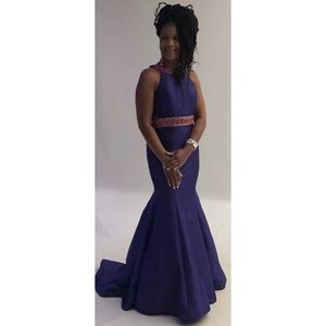 Beautiful open back Camille’s gown. Violet, size 0, with silver & red bedding.